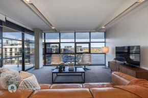 Modern 2 Bdrm Apt with Water Views 2x Car Spots